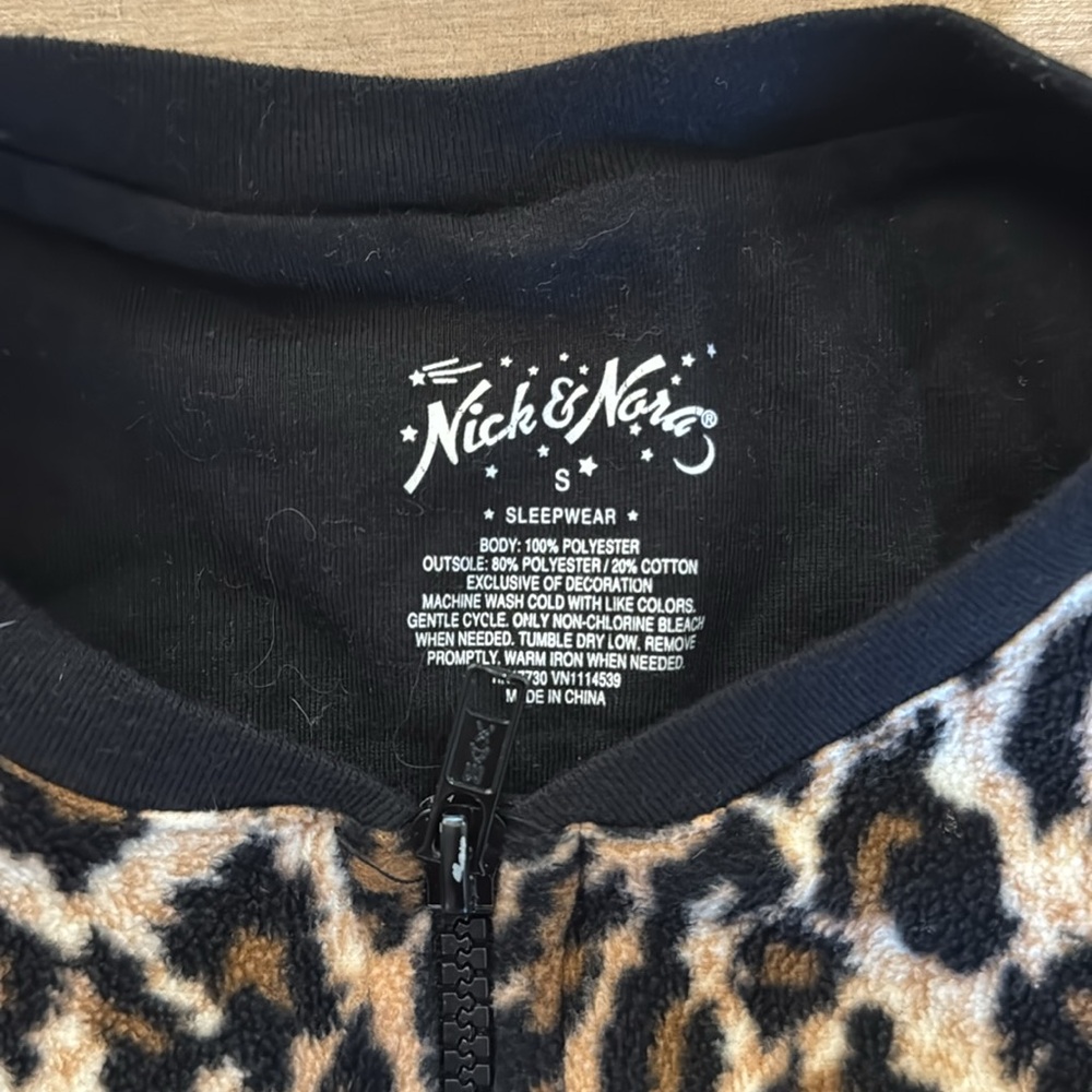 Women’s footed PJs - Picture 3 of 3